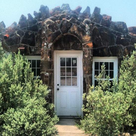 Historic Petrified Wood Travel Station in Decatur, Texas (photo by Tui Snider)