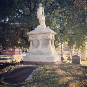 Sidney Saunders' grave in Monroe, LA (photo by Tui Snider)