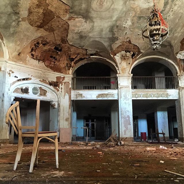 Baker Hotel in Mineral Wells, Texas (photo by Tui Snider)