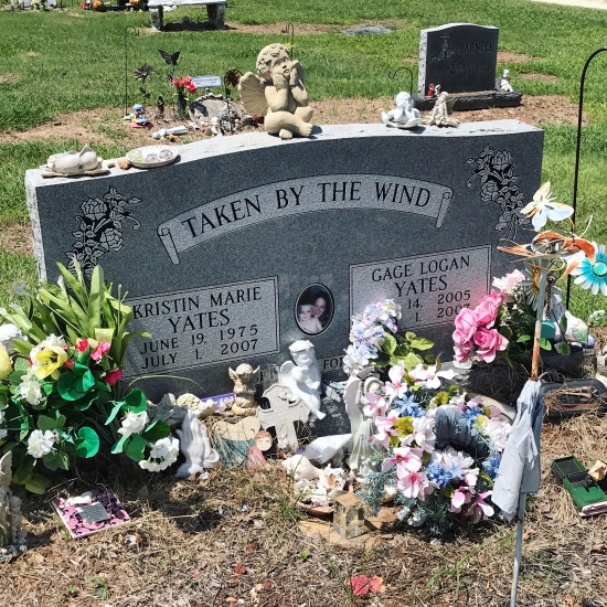 (c) Tui Snider - Grave goods and Grave decorations in Granbury, TX