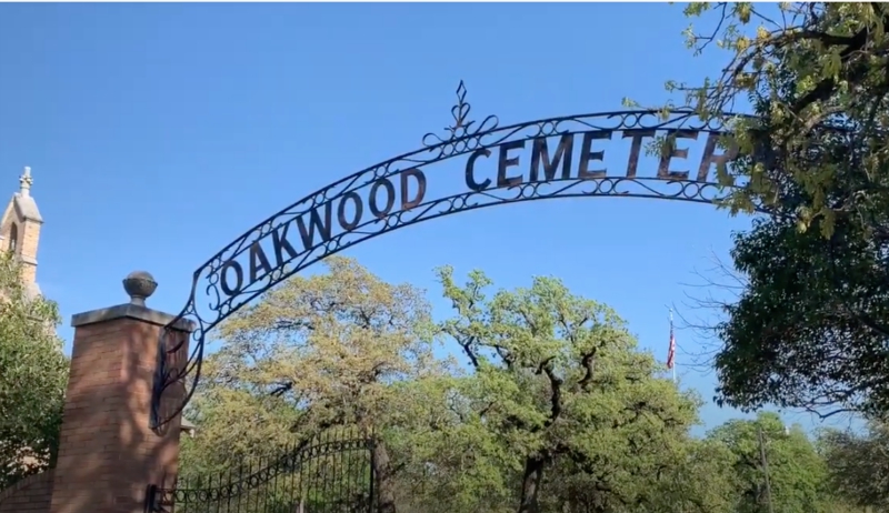 Oakwood Cemetery gates in Fort Worth, Texas. photo (c) Tui Snider